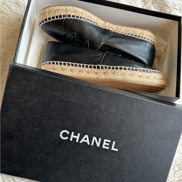Chanel Lambskin CC Espadrille - Picture 2 of 13
